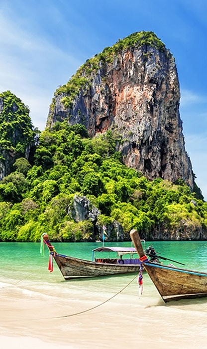 canoe and green turquois waters in the phillipines